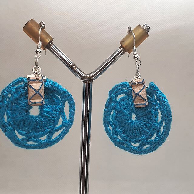 Créoles azur au crochet